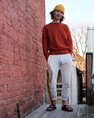 Comment porter un pantalon de jogging blanc en été