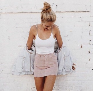 Comment porter un débardeur blanc pour un style relax