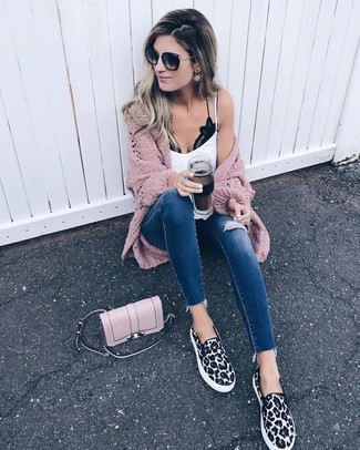 Comment porter un débardeur blanc pour un style relax
