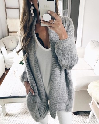 Comment porter un débardeur blanc pour un style decontractés