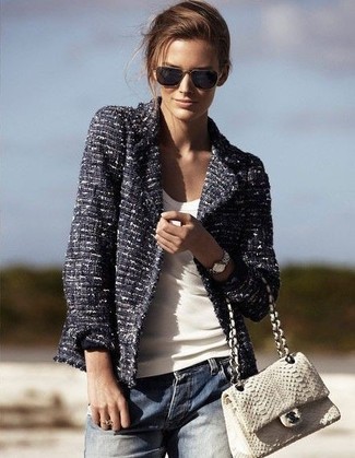 Comment porter un débardeur blanc pour un style decontractés
