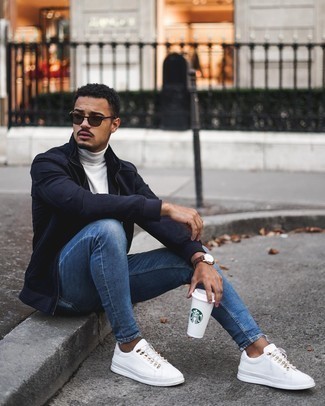 Comment porter un pull à col roulé blanc pour un style decontractés au printemps
