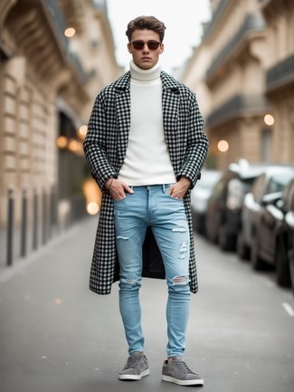 Un pardessus à porter avec un pull à col roulé blanc pour un style relax