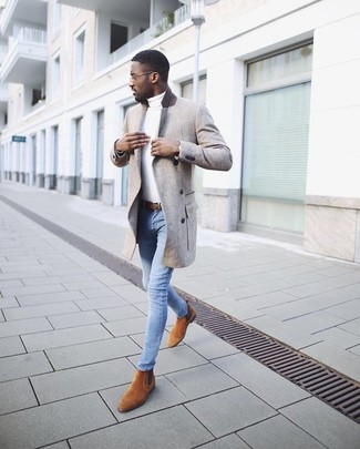 Un pardessus à porter avec un pull à col roulé blanc
