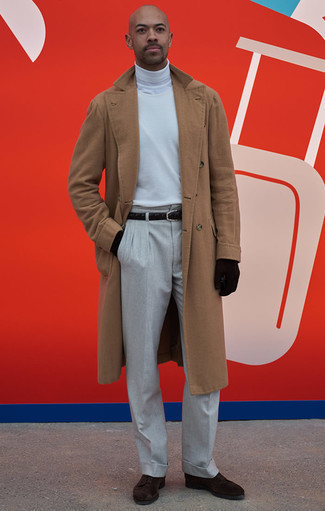 Un pardessus à porter avec un pull à col roulé blanc