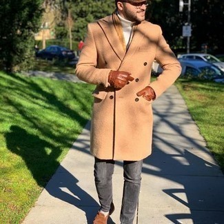 Un pardessus à porter avec un pull à col roulé blanc