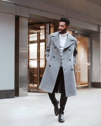 Un pardessus à porter avec un pull à col roulé blanc