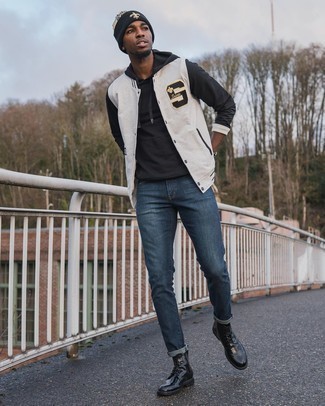 Comment porter une veste universitaire blanche pour un style decontractés