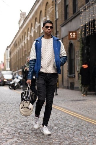 Comment porter une veste universitaire blanche pour un style decontractés