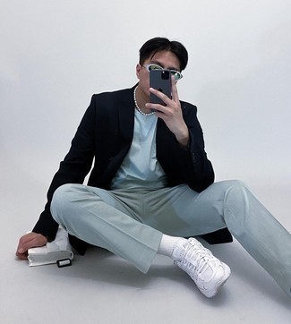Comment porter une pochette blanche