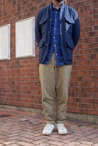 Comment porter une veste style militaire en laine pour un style decontractés