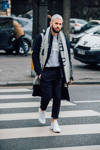Comment porter un sac à dos jaune