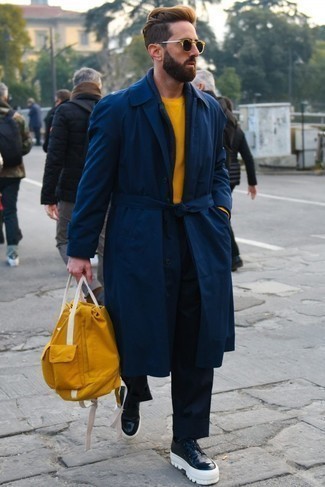 Comment porter un sac à dos jaune