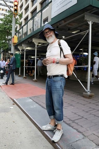 Comment porter un sac à dos jaune
