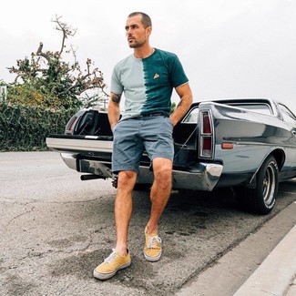 Comment porter des baskets basses en toile jaunes