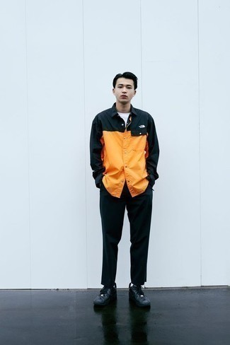 Comment porter une veste jaune pour un style decontractés quand il fait chaud