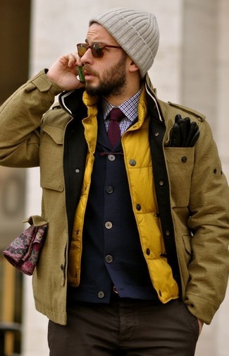 Comment porter une veste jaune pour un style chic decontractés quand il fait frais