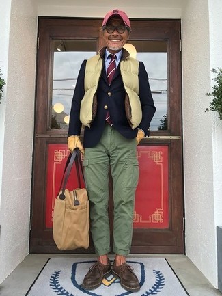 Comment porter une veste jaune pour un style chic decontractés quand il fait frais
