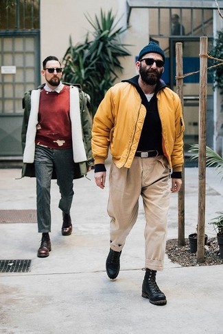 Comment porter une veste jaune pour un style chic decontractés quand il fait frais