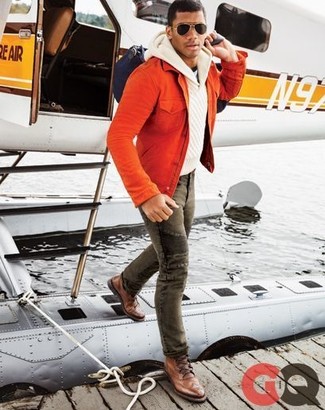 Comment porter une veste jaune quand il fait chaud
