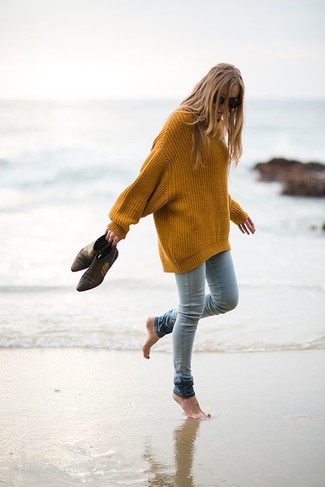 Comment porter un pull surdimensionné jaune