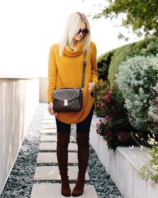 Comment porter un pull surdimensionné jaune