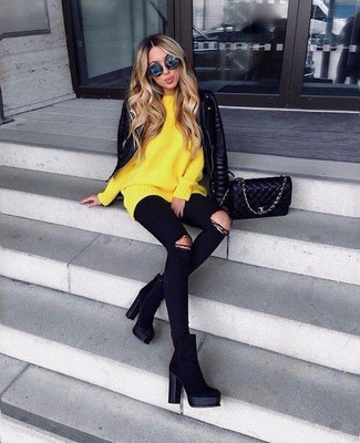 Comment porter un pull surdimensionné jaune