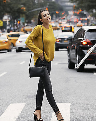 Comment porter un pull surdimensionné jaune