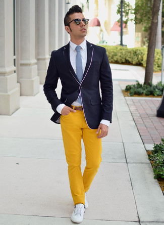 Que porter avec un pantalon jaune pour homme