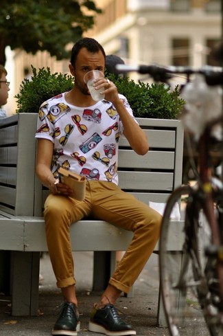 Que porter avec un pantalon jaune pour homme