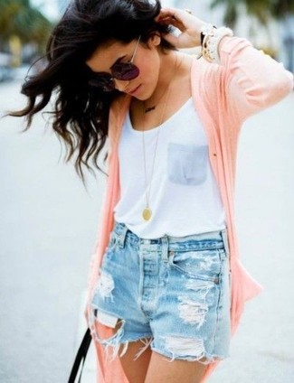 Comment porter un pendentif jaune