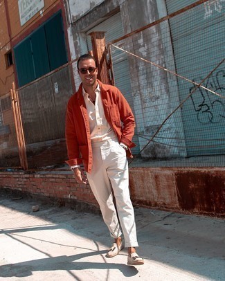 Comment porter une veste-chemise jaune après 40 ans