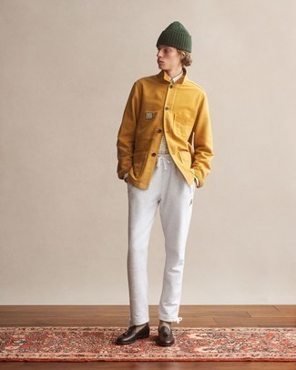 Comment porter une veste-chemise jaune à l'adolescence