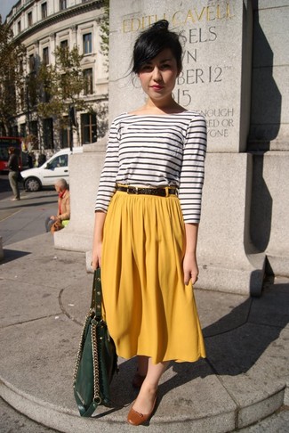 Des chaussures à porter avec une jupe jaune