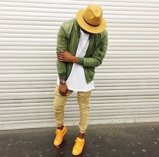 Comment porter des baskets jaunes