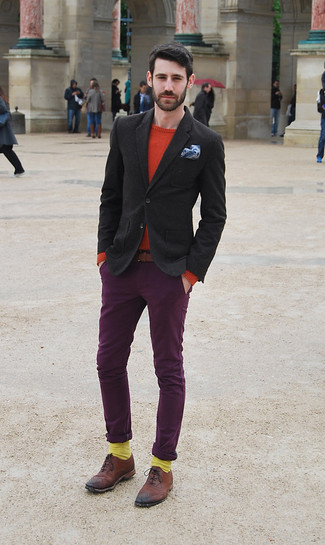 Comment porter des chaussettes jaunes