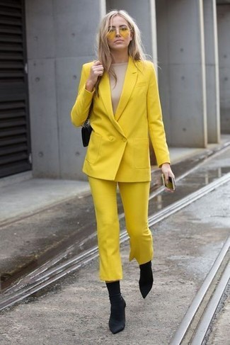 Comment porter des lunettes de soleil jaunes