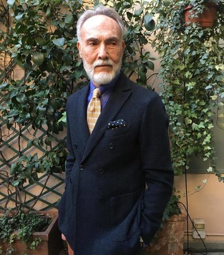 Comment porter une cravate jaune pour un style elégantes après 60 ans