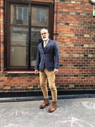 Comment porter une cravate jaune après 60 ans