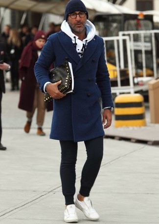 Comment porter une pochette pour un style decontractés quand il fait froid