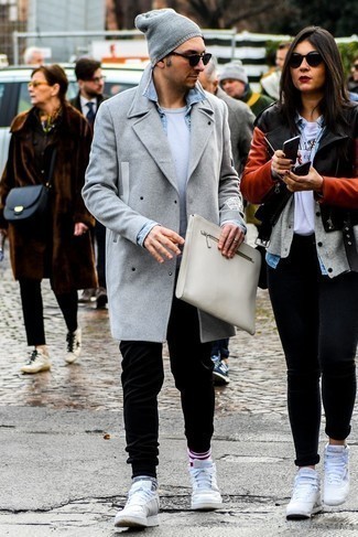 Comment porter une pochette pour un style decontractés quand il fait froid
