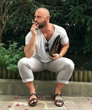Comment porter une pochette pour un style relax