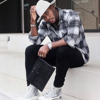 Comment porter une pochette pour un style relax