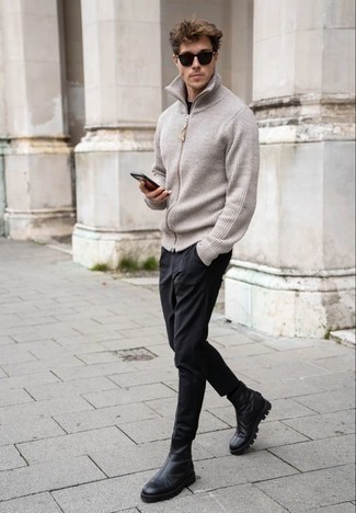 Comment porter un pull à fermeture éclair avec un pantalon chino pour un style chic decontractés
