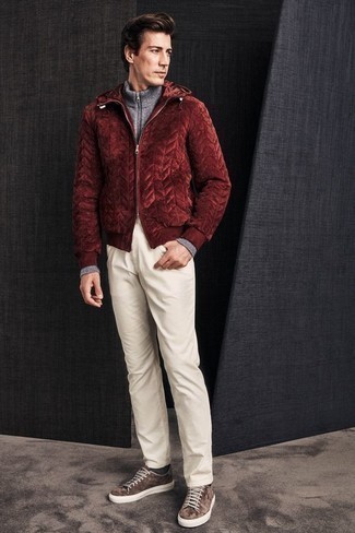 Comment porter un pull à fermeture éclair avec un pantalon chino au printemps