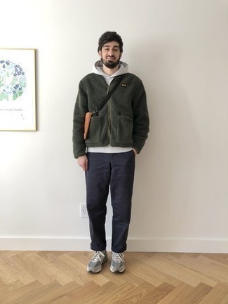 Comment porter un pull à fermeture éclair avec un pantalon chino