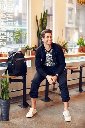 Comment porter un pull à fermeture éclair avec un pantalon chino