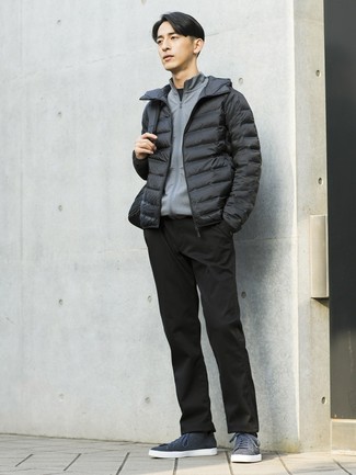 Comment porter un pull à fermeture éclair avec un pantalon chino pour un style chic decontractés