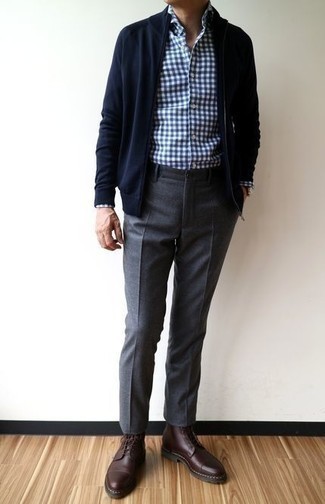 Comment porter un pull à fermeture éclair avec un pantalon chino pour un style chic decontractés