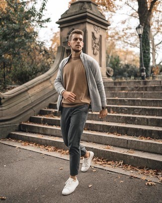 Comment porter un pull à fermeture éclair avec un pantalon chino au printemps